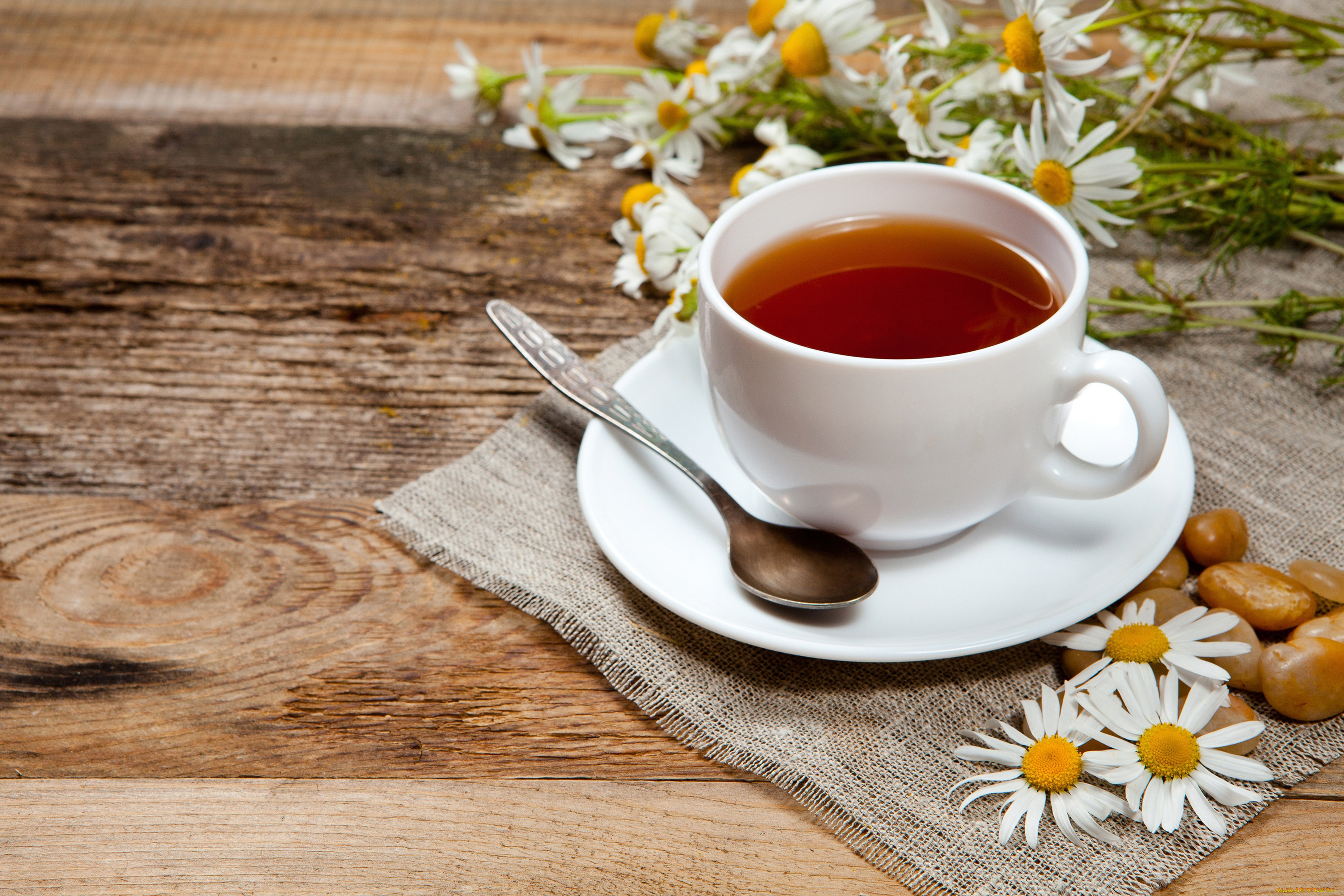 A cup of liber tea. Чашка чая. Чашка с чаем. Кружка с чаем. Чашка чая на столе.
